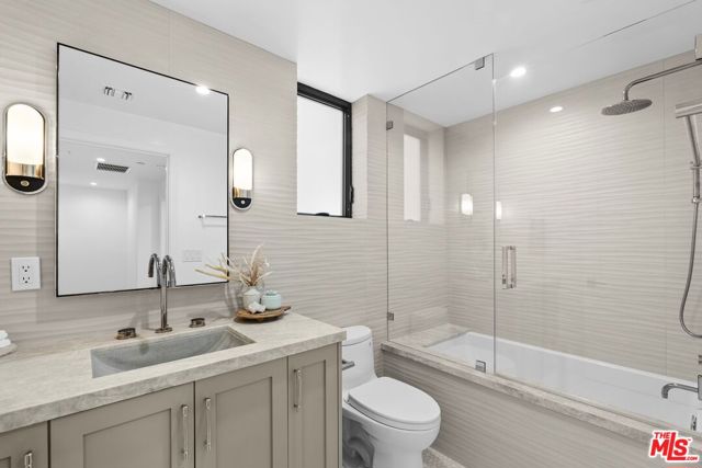 913 913 1/2 N Beverly Glen Boulevard, Bel Air CA: https://media.crmls.org/mediaz/7f1ee656-327d-4b34-957e-6a707910b1e8.jpg