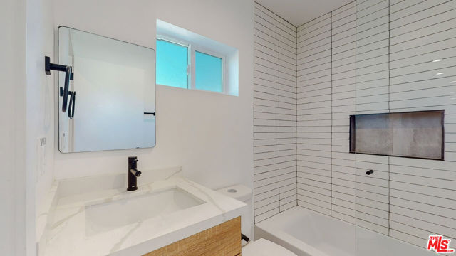 14423 Califa Street, 1/2 photo 31