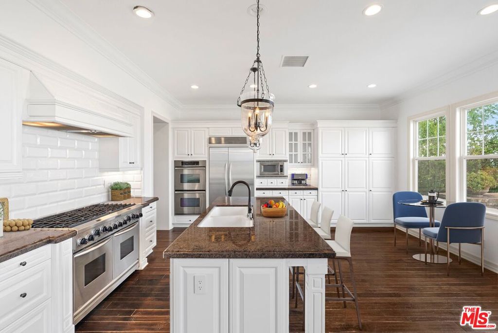 https://media.crmls.org/mediaz/7f1f12da-2a24-45c4-b901-37e7d649a771.jpg?preset=X-Large