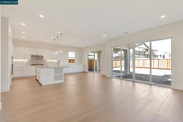 16166 Poulson Street, Lathrop CA: https://media.crmls.org/mediaz/7f1fe3d7-baaf-4e8c-b535-eac05e41bbfc.jpg
