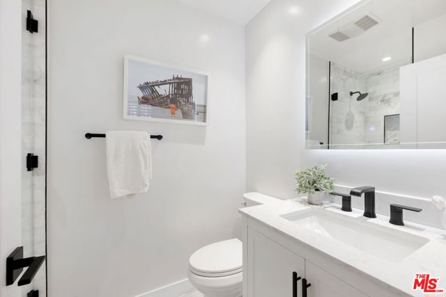 2108 Neilson Way, Santa Monica CA: https://media.crmls.org/mediaz/7f205e3a-ecc9-44eb-84c3-11b9fd010c6a.jpg
