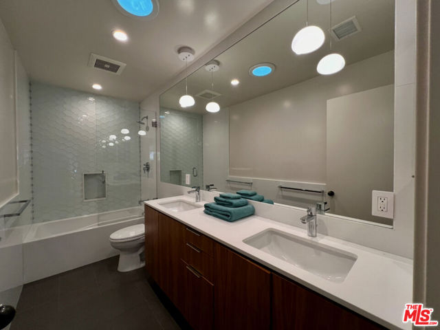 6435 Innsdale Drive, Los Angeles CA: https://media.crmls.org/mediaz/7f2075e2-d185-462d-8caa-ff09573e5a9e.jpg