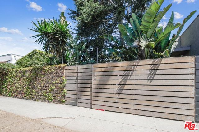 732 Washington Boulevard, Marina del Rey CA: https://media.crmls.org/mediaz/7f2089d2-fc6c-4a31-ab92-af7aba957638.jpg