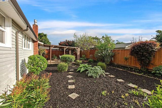 30847 Prestwick Ave, Hayward CA: https://media.crmls.org/mediaz/7f20ee07-92d6-4c03-92d8-6f428b94471f.jpg