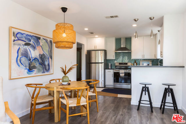 450 Rustic Drive, Los Angeles CA: https://media.crmls.org/mediaz/7f211254-37f5-4c2a-80dc-333c41d7b43d.jpg