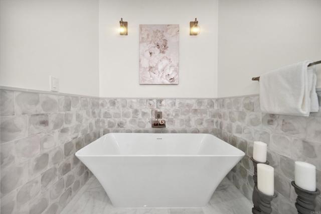 Image 40 of 59 For 812 Cleveland Street 1