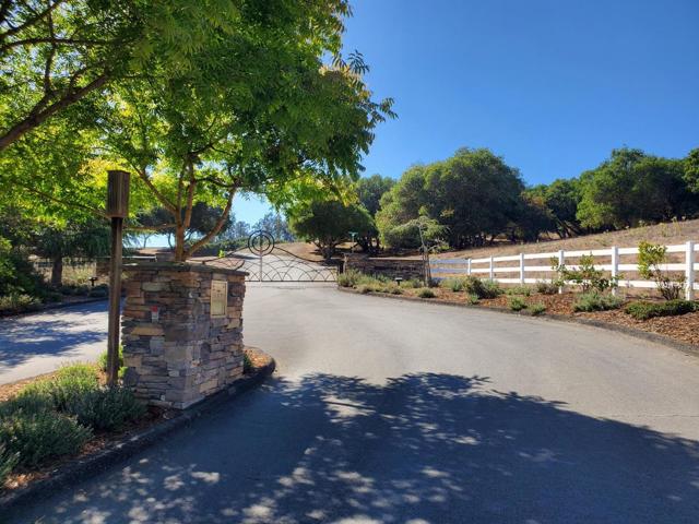 19705 Moonglow Road, Salinas CA: https://media.crmls.org/mediaz/7f222462-ae24-44d8-873f-274ca7459c42.jpg