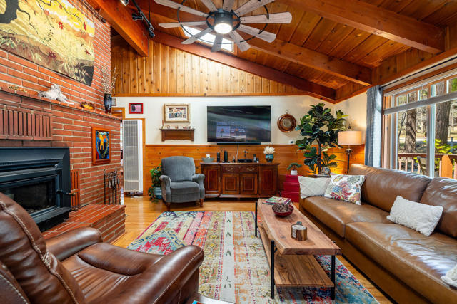 25445 Palomar Road, Idyllwild CA: https://media.crmls.org/mediaz/7f222d6d-7827-49ba-b4c5-6bb237dc09e0.jpg