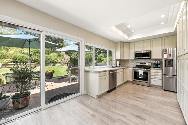 2063 Woodglen Street, Simi Valley CA: https://media.crmls.org/mediaz/7f226ab9-62da-466d-9ede-8b17eec40c1c.jpg