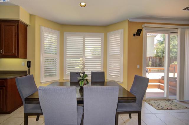 5481 Aspen St, Dublin CA: https://media.crmls.org/mediaz/7f22b75f-7cac-4b8c-af64-59336c5453ff.jpg
