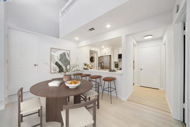 1089 Foxchase Dr, San Jose CA: https://media.crmls.org/mediaz/7f22ff50-6278-4799-b51c-e2196b66ff64.jpg