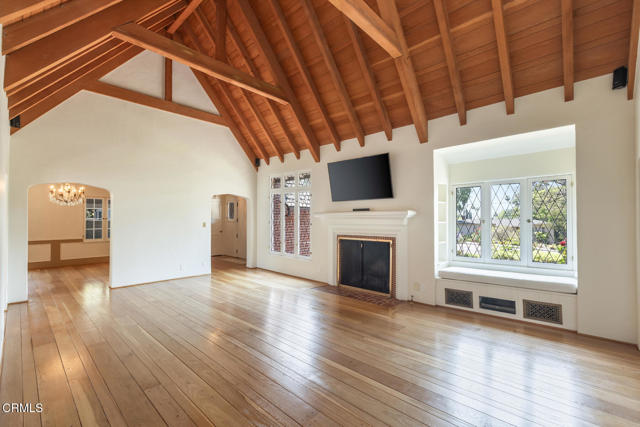 Detail Gallery Image 8 of 36 For 369 W Kenneth Rd, Glendale,  CA 91202 - 4 Beds | 2/1 Baths