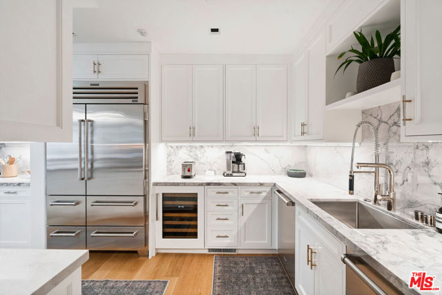 Image 18 of 72 For 705 Palisades Beach Road