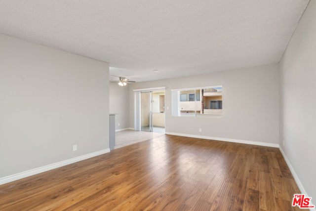 17340 Burbank Boulevard, Encino CA: https://media.crmls.org/mediaz/7f239bde-e9e0-4612-af83-861a4e3c9f58.jpg