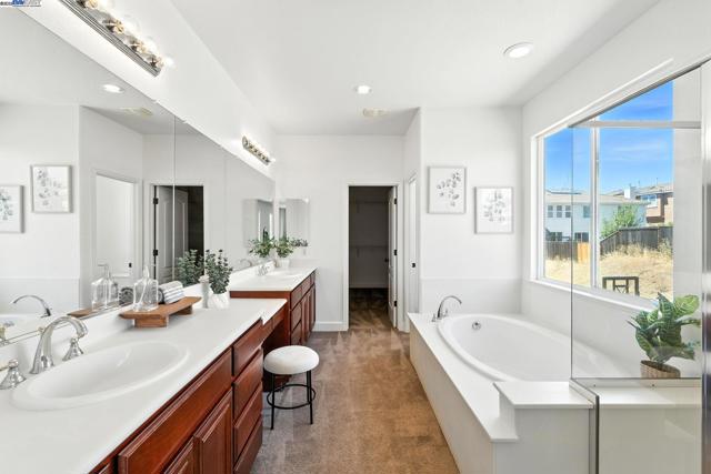 3909 Danbury Way, Fairfield CA: https://media.crmls.org/mediaz/7f23a9ee-c1c5-4547-99eb-20fa5c153e58.jpg