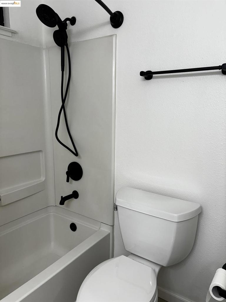 https://media.crmls.org/mediaz/7f23bd0e-d863-4acb-84a3-06988bb8f973.jpg?preset=X-Large