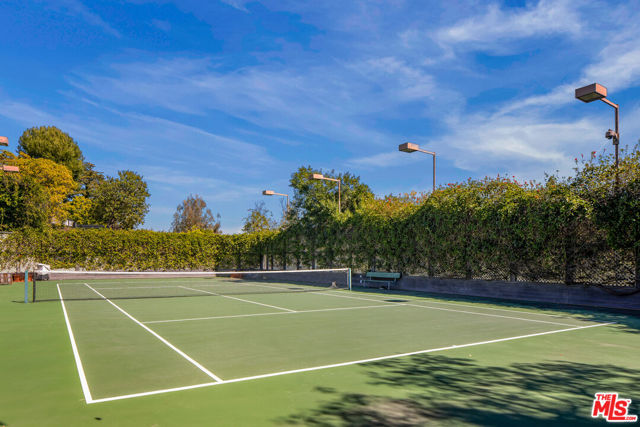 1101 Bel Air Place, Los Angeles CA: https://media.crmls.org/mediaz/7f23c4f4-e28c-467c-8115-850d5e3db3db.jpg