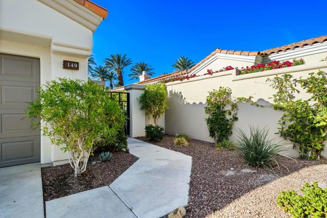 149 Rain Bird Circle, Palm Desert CA: https://media.crmls.org/mediaz/7f23db13-f8eb-46cd-88ba-1aa814185812.jpg