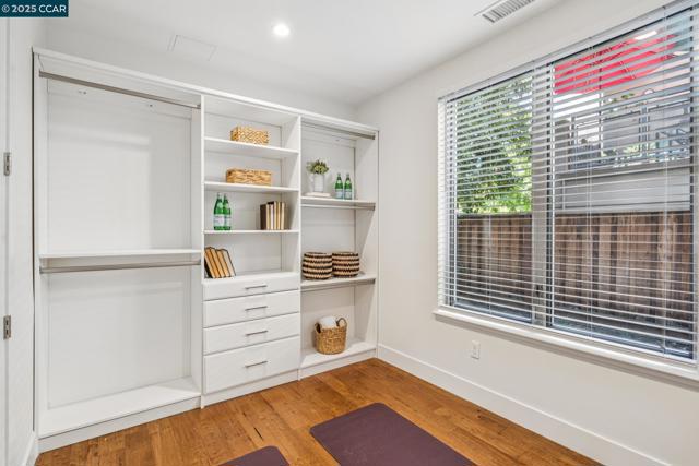 1756 Cole Ave, Walnut Creek CA: https://media.crmls.org/mediaz/7f243b35-bd50-4112-a7dd-c2ac48b9a8fa.jpg
