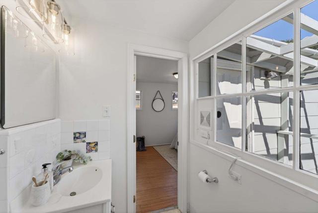 222 2nd Avenue, Santa Cruz CA: https://media.crmls.org/mediaz/7f2443ed-ff87-4137-91ec-2ac5e60bbf5d.jpg