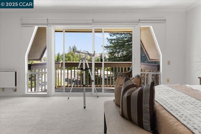 1256 Skycrest Dr, Walnut Creek CA: https://media.crmls.org/mediaz/7f245638-be03-4b6d-b5e1-3baa55886c09.jpg