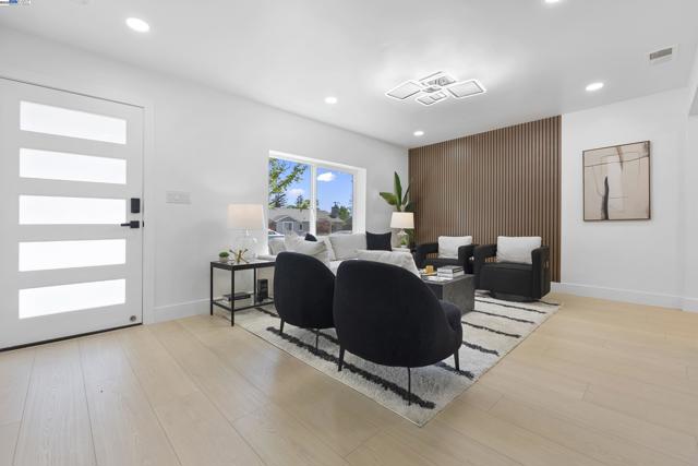 450 Lancaster Way, Redwood City CA: https://media.crmls.org/mediaz/7f24c730-dc9b-4213-8409-c5d7691cf0af.jpg