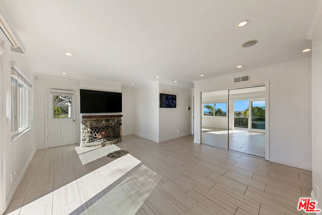 30630 Morning View Drive, Malibu CA: https://media.crmls.org/mediaz/7f24d55b-f221-4b84-a35e-16f8dcba0b0e.jpg