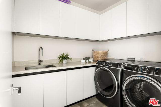 833 N Cherokee Avenue, Los Angeles CA: https://media.crmls.org/mediaz/7f2527a8-67e9-4235-a91b-0c4d1701f083.jpg