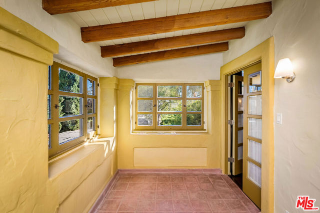 500 N Las Palmas Avenue, Los Angeles CA: https://media.crmls.org/mediaz/7f2529f2-19a3-4b8c-afda-6bfbe2dd3696.jpg