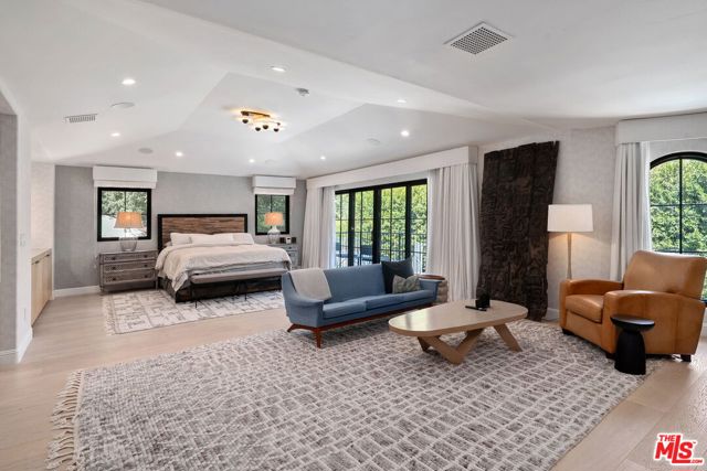 7651 Willow Glen Road, Los Angeles CA: https://media.crmls.org/mediaz/7f254779-3263-436c-b1b2-60feb369ad43.jpg