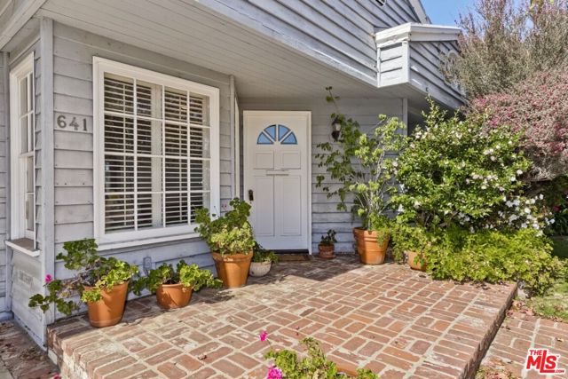 641 Las Lomas Avenue photo 4