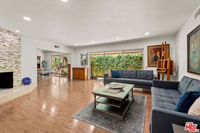 1109 Chantilly Road, Los Angeles CA: https://media.crmls.org/mediaz/7f255f4b-408c-4eeb-b9bc-fad002e32391.jpg