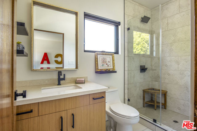 2656 32nd Street, Santa Monica CA: https://media.crmls.org/mediaz/7f2563b1-9de6-4446-a7f7-86e37ee76ea9.jpg