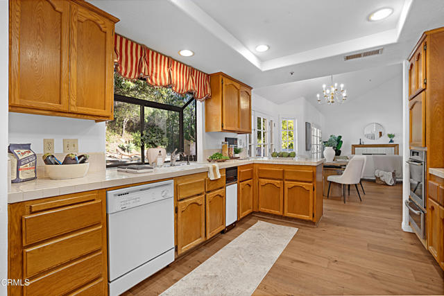Detail Gallery Image 11 of 26 For 24571 Indian Hill Ln, West Hills,  CA 91307 - 3 Beds | 2 Baths