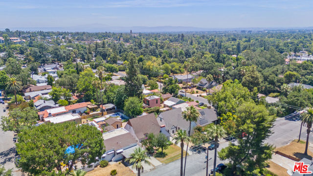 2310 Santa Anita Avenue, Altadena CA: https://media.crmls.org/mediaz/7f257e13-788b-40ae-bab0-b6bfc0df32e1.jpg
