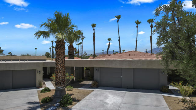 1351 Sunflower S S Circle, Palm Springs CA: https://media.crmls.org/mediaz/7f25b43e-4a5f-43d2-a498-b9e4b46f8989.jpg