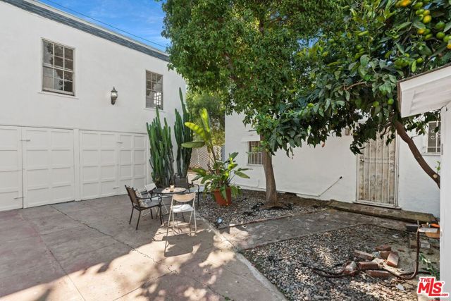 934 N La Jolla Avenue, West Hollywood CA: https://media.crmls.org/mediaz/7f25ed1b-aa17-414f-9208-7fe1753ee983.jpg