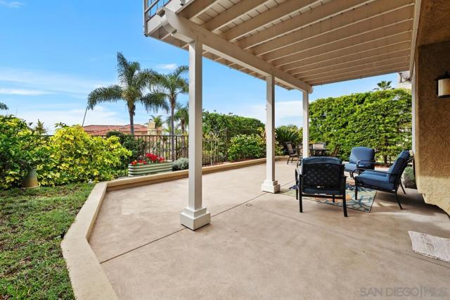 7521 Navigator Circle, Carlsbad CA: https://media.crmls.org/mediaz/7f267105-b1c2-4df3-92e3-145a506e4c9b.jpg
