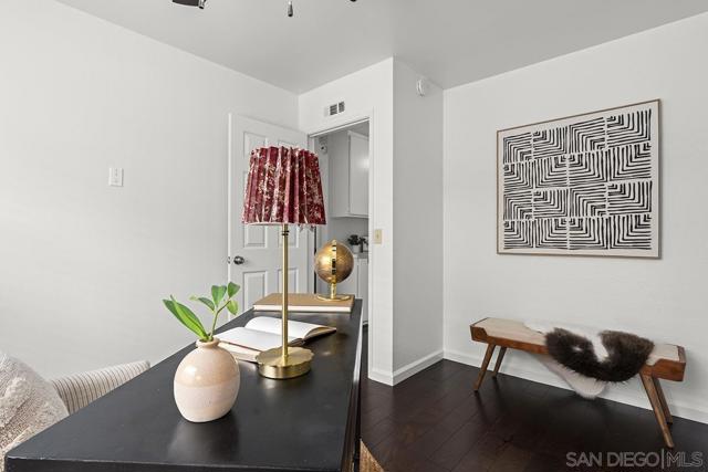 11394 Pegasus Ave, San Diego CA: https://media.crmls.org/mediaz/7f26b349-60da-44ee-991a-f9c0f0eea919.jpg