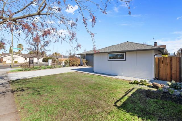 3004 Vistamont Drive, San Jose CA: https://media.crmls.org/mediaz/7f2708ee-4dde-4833-9f56-5a00f23629a9.jpg