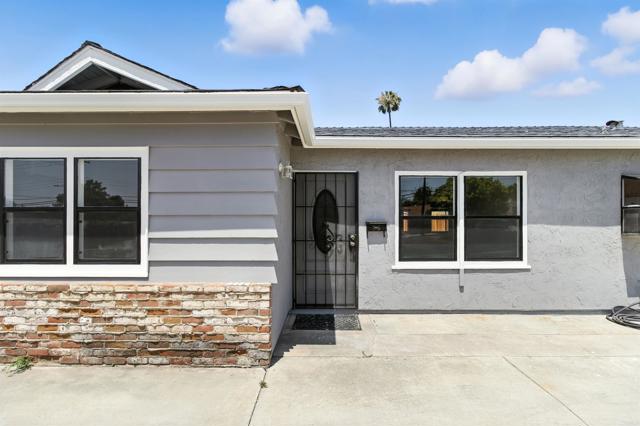 Detail Gallery Image 2 of 17 For 9352 Carlton Hill Blvd, Santee,  CA 92071 - 3 Beds | 2 Baths