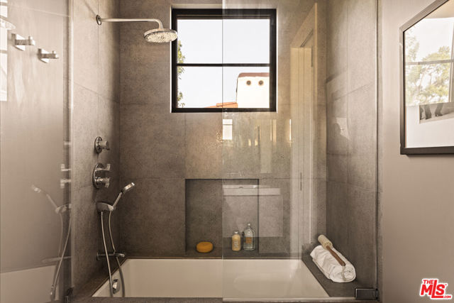 6607 Maryland Drive, Los Angeles CA: https://media.crmls.org/mediaz/7f276e63-3bab-4cf1-a186-c29f1c2d8e8e.jpg