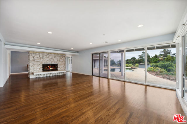 15901 High Knoll Road, Encino CA: https://media.crmls.org/mediaz/7f27995b-8742-4972-af14-ac81b64aa687.jpg