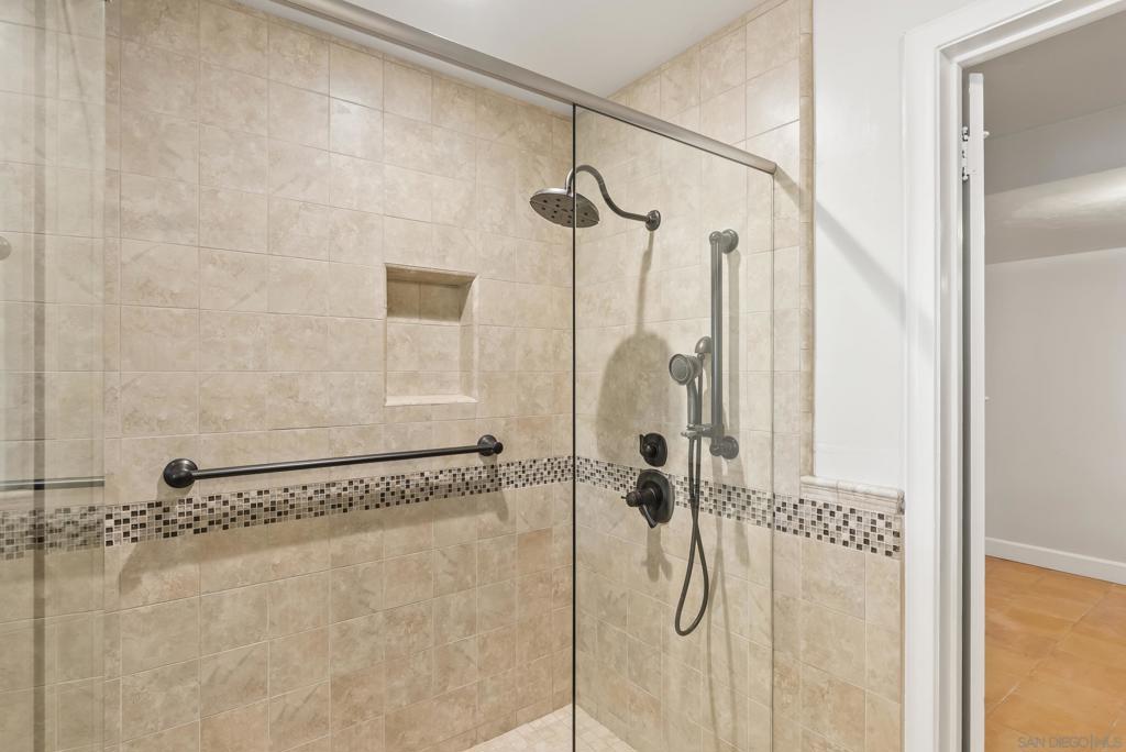 MLS #250043762SD image #38