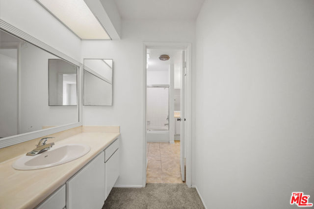 15207 Magnolia Boulevard, 116 photo 18