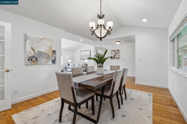 1450 Finley Ln, Alamo CA: https://media.crmls.org/mediaz/7f281d79-9a2e-498c-8dd2-71a2be8c92a3.jpg