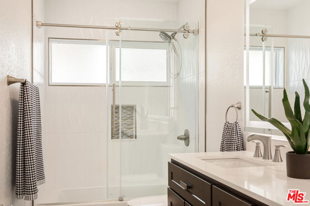 3536 Malibu Country Drive, Malibu CA: https://media.crmls.org/mediaz/7f2843bc-6312-4f15-b4d5-03fd6f568ba3.jpg
