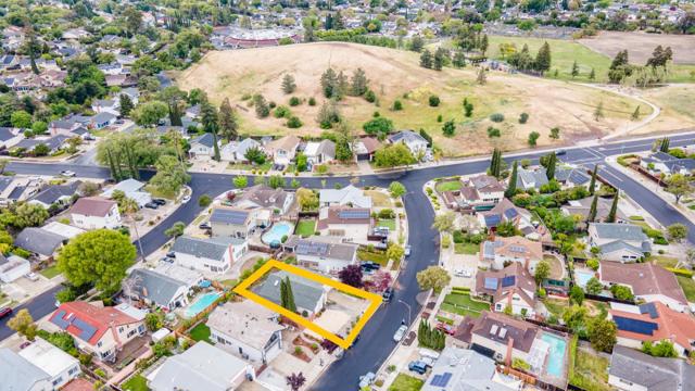 6281 Mountford Drive, San Jose CA: https://media.crmls.org/mediaz/7f285d76-7bab-4cf2-8e63-38a571f88040.jpg