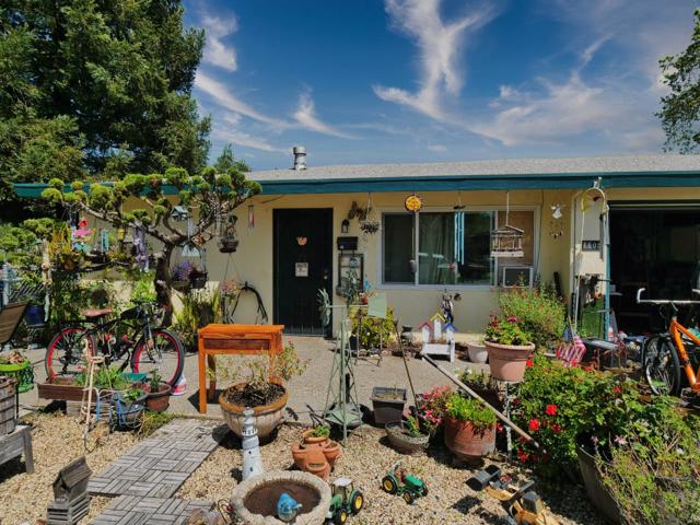 1105 Sanchez Way, Redwood City CA: https://media.crmls.org/mediaz/7f288eea-f8c3-4644-85b8-f567786ba52d.jpg