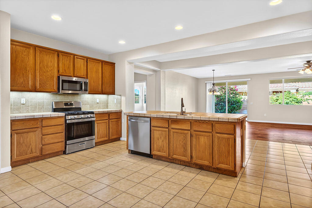 MLS #219149351DA image #3